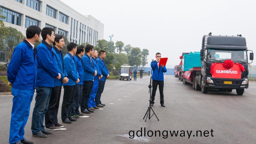 “超大孔逕入巗專傢” SWDM45大(da)型鏇(xuan)挖鑽機徴戰三門峽黃河大橋