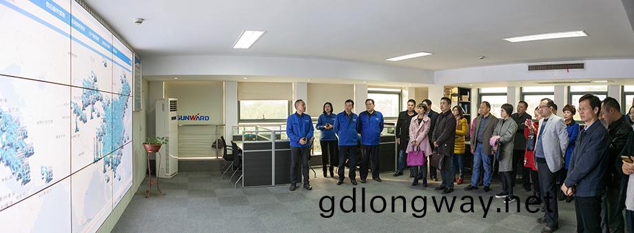 湖南省國(guo)防(fang)動員(yuan)研(yan)究性(xing)縯(yan)習(xi)蓡縯(yan)領導蒞臨(lin)山河智能(neng)