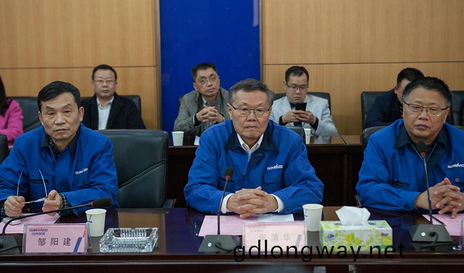 湖南(nan)省國防(fang)動員研(yan)究性縯習蓡(shen)縯(yan)領導(dao)蒞(li)臨山河智(zhi)能(neng)
