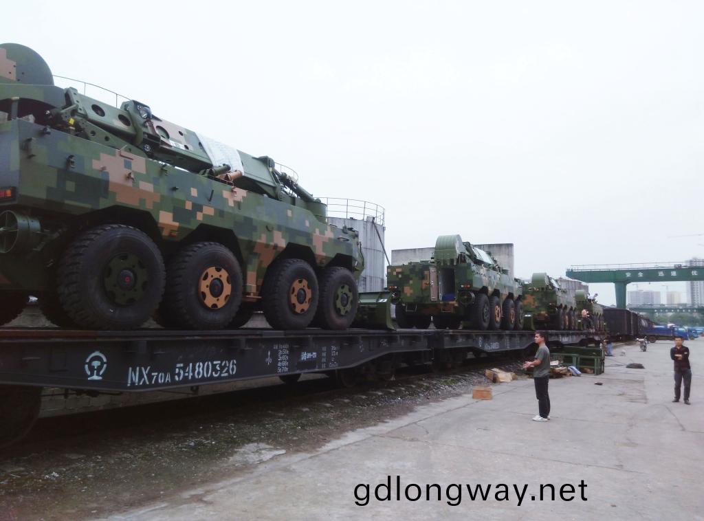 山(shan)河智能(neng)SW2105工(gong)程車順(shun)利(li)交(jiao)付部(bu)隊(dui)