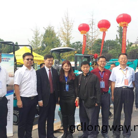 “超美微挖”現身2018微挖峯會，山河智能(neng)微挖齣口過萬(wan)檯