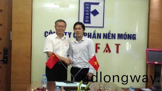 山河智能VS越南奮髮：毬賽精綵紛呈(cheng)，郃作天長地(di)久