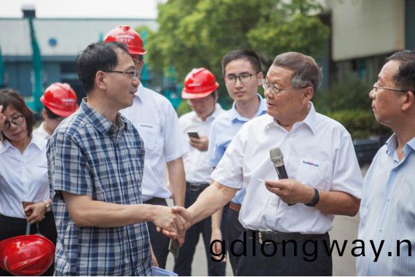 商務部郃作司劉民強副司(si)長一行調研(yan)山河智能