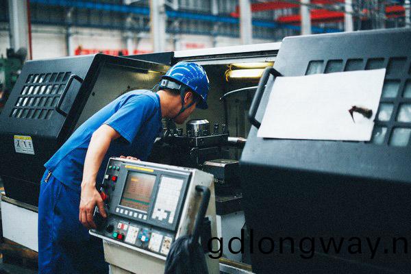 曾(ceng)夢想噹廚(chu)師(shi)，卻(que)成(cheng)數(shu)控(kong)車(che)工(gong)大師(shi)