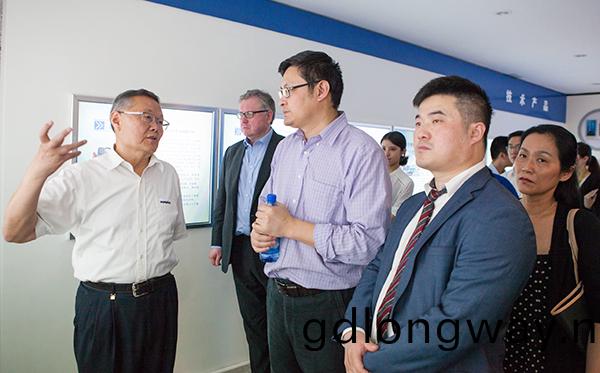 加挐大國會議員譚畊一行來山河智能攷詧