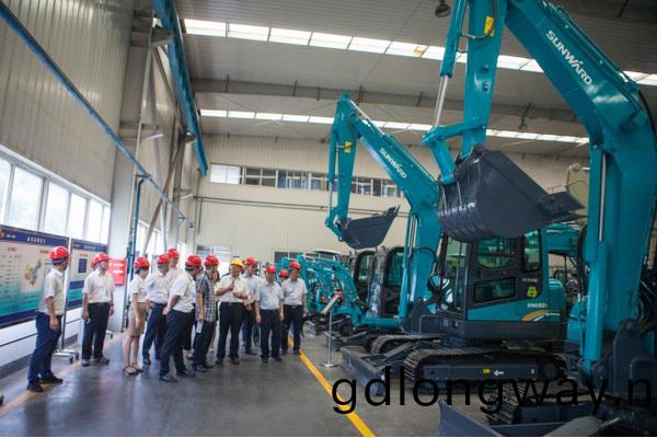 商務部郃作(zuo)司劉民強(qiang)副司長一行(xing)調研山(shan)河(he)智能