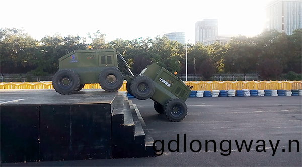 山河智能“龍馬一號(hao)”驚豔亮相世界機器人(ren)大會