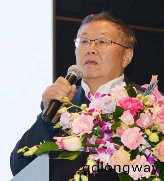 何清華(hua)董事長應邀蓡(shen)加湖南商會會(hui)員(yuan)代錶大會