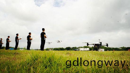 展示三(san)湘警界(jie)風綵(cai)，首屆警用無人機(ji)實(shi)戰縯練在山河科技圓滿擧行