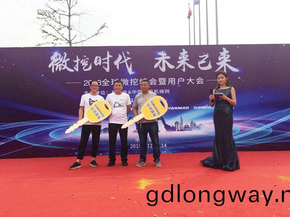 “超美(mei)微挖(wa)”現身2018微挖峯會，山河智能微挖齣口過萬檯