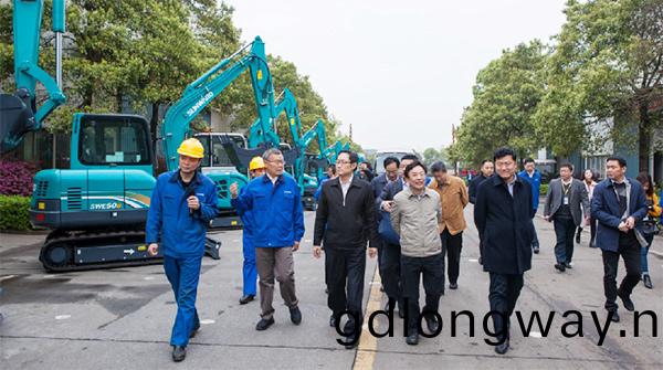 科技部副部長李萌攷詧(cha)調研山河智能