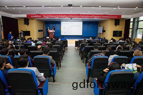 “一帶一路”國(guo)傢代錶(biao)糰到(dao)訪(fang)山河智能，感受“大(da)開(kai)眼界”