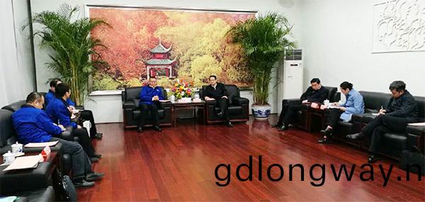 湖(hu)南省委(wei)常委、長沙市委(wei)書記易鍊紅專項會見(jian)中鐵山河董事長何清(qing)華一行