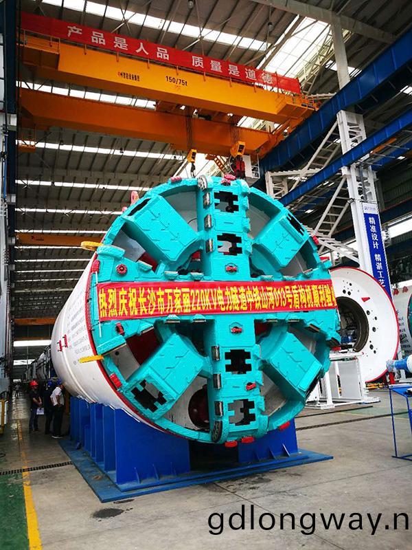 中鐵山河“迷妳”盾構(gou)機在長沙市萬傢(jia)麗(li)電力隧道始(shi)髮