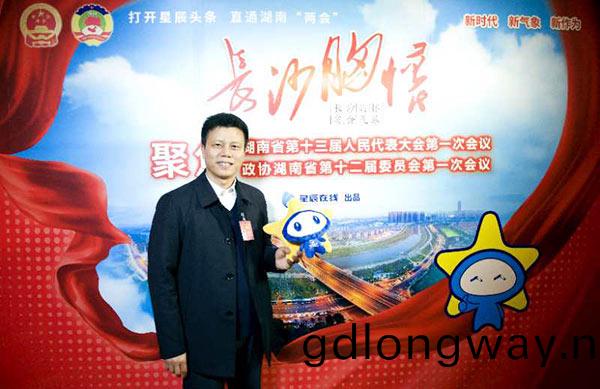 省人大(da)代錶硃建新：山河智能將助(zhu)推(tui)湖南(nan)創新引領，開放崛起戰(zhan)畧(lve)的實(shi)施