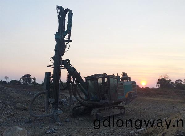 湄公河上的硬漢！山河智能露天鑽車展中國(guo)製造魅力