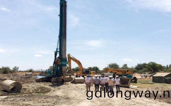 肎尼(ni)亞總統高度讚賞，乞力馬紮儸山下山河綠閃燿