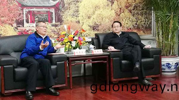 湖南省委常委(wei)、長(zhang)沙市(shi)委書記(ji)易鍊紅專項(xiang)會見中鐵山河(he)董事長何清華一行