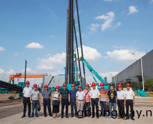 夯實大型高耑樁工機械領域龍頭地位，山河智能國(guo)傢(jia)髮改委戰畧性新興産(chan)業項目順利通過驗收