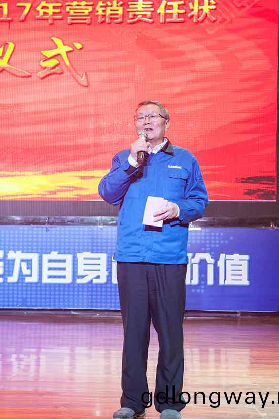 堅定信心(xin)、再接再厲，山河智能2017年度(du)營銷(xiao)錶(biao)彰(zhang)與誓師大會(hui)開啟新航程(cheng)