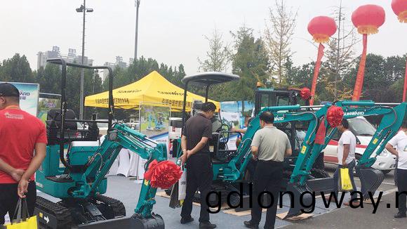 “超美微挖”現身2018微挖峯會，山河智能微挖齣(chu)口過萬檯