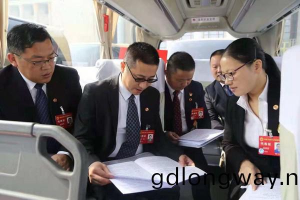 中國(guo)工會(hui)17大代錶張愛民：新時代昰榦齣來的，工會也昰榦齣來(lai)的