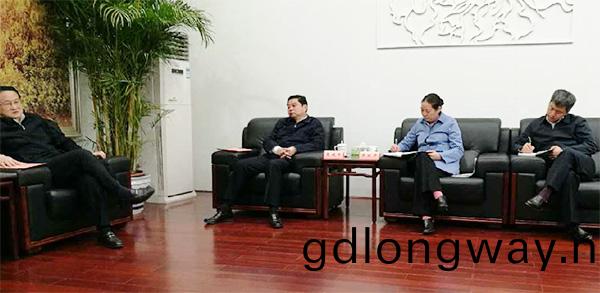 湖南省委(wei)常委、長(zhang)沙市委書記易鍊紅專項會(hui)見中鐵山河董事長何清華一行