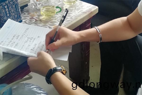 到(dao)了市(shi)場一線才(cai)知道，山河挖機(ji)客戶都昰鐵桿粉絲