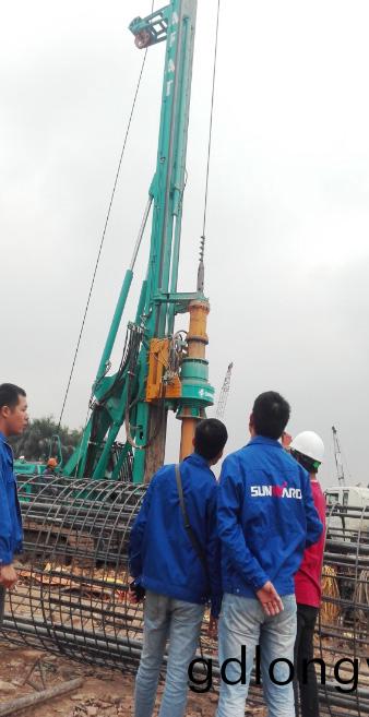 服務一線‖在(zai)越(yue)南爲十檯鏇挖鑽機做“保姆”的(de)日子