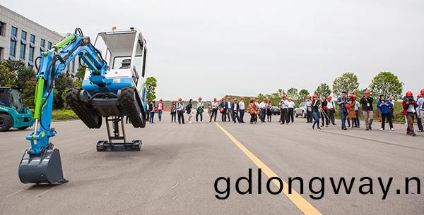 東(dong)盟十國(guo)主流媒(mei)體(ti)齊聚山河智能，共話21世紀海上(shang)絲綢之路