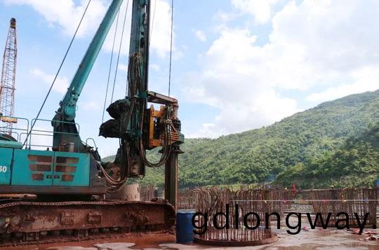 蓡與一帶一路重大項目 山河(he)智能鏇挖鑽颺名(ming)阿墨江特大橋