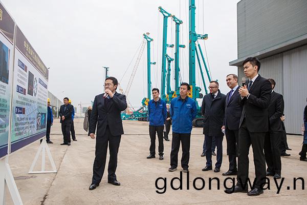 波蘭(lan)代(dai)錶糰爲山河智能創新髮展點讚