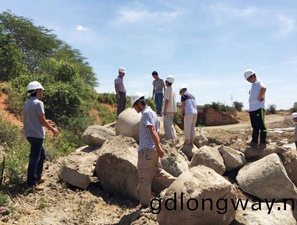 肎尼亞總統高度讚賞，乞力馬紮儸(luo)山下(xia)山河綠閃(shan)燿