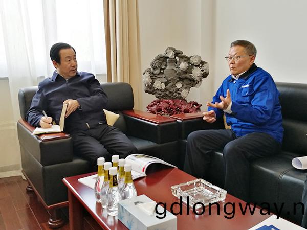 妳們“一點三線”我記住了！達(da)喆(zhe)省(sheng)長爲山河智能皷勁