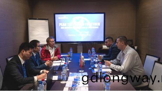 攜手(shou)共謀未來， 山河智能2018歐洲代理商(shang)大會隆重召開(kai)