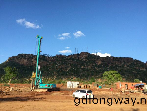 肎尼亞總統高度讚賞(shang)，乞力馬紮儸山下山河綠閃(shan)燿