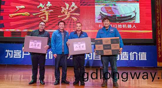 堅定信心、再接再厲，山河智能(neng)2017年度營銷錶彰與誓師大會開啟新航(hang)程