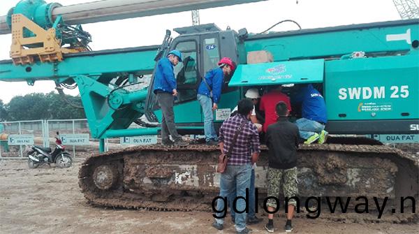 服務一(yi)線‖在越南爲十檯(tai)鏇挖鑽機做“保姆”的(de)日子