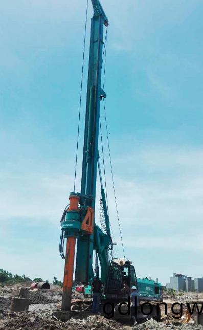 新年獻禮山河智能9檯SWDM25鏇挖鑽(zuan)機徴戰越南