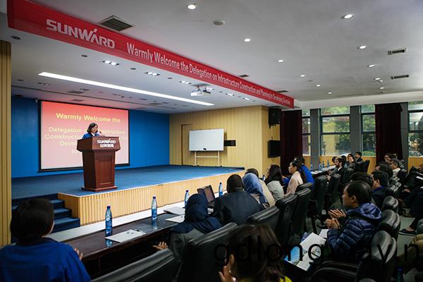 “一帶一路”國傢代錶(biao)糰(tuan)到訪山河智能，感受“大開眼界”