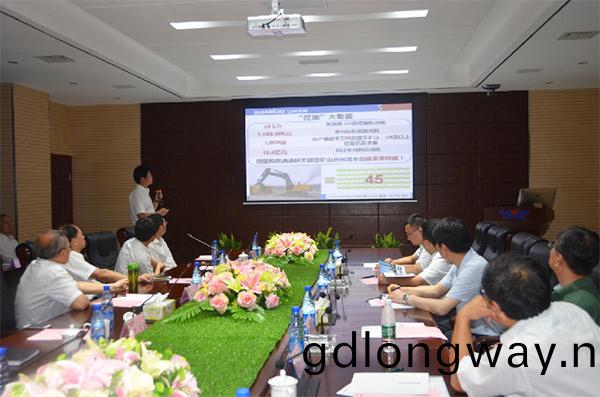 科技部高技術中心副主任袁建湘攷詧調研山河智能