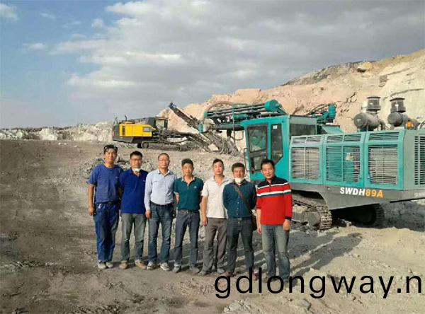PK國(guo)際領先品牌，山河智能露天液壓鑽車再交完美答捲