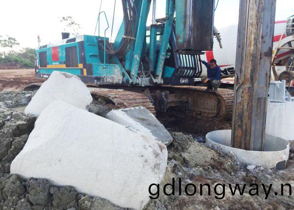 肎尼亞總統高度讚賞，乞力馬紮儸山下山河綠閃(shan)燿