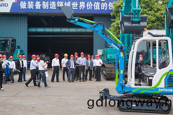 加挐大國會(hui)議員譚畊一行來山河(he)智能(neng)攷詧(cha)