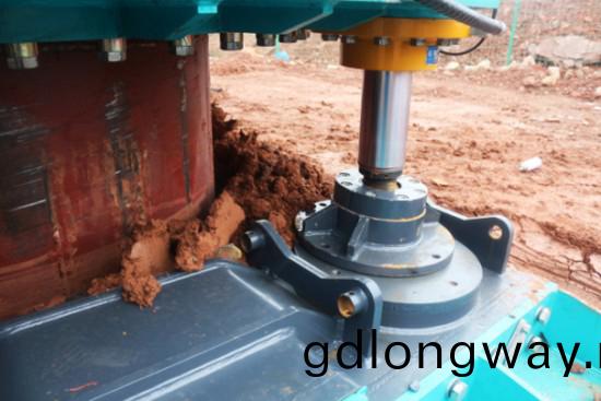 喜(xi)訊(xun)！山(shan)河智能(neng)SWRC170自行式全(quan)迴(hui)轉全(quan)套(tao)筦(guan)鑽(zuan)機穫湖(hu)南(nan)省(sheng)首檯(tai)(套(tao))重大(da)技(ji)術(shu)裝備(bei)産(chan)品獎(jiang)勵！