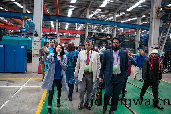 “一帶一(yi)路”國傢代(dai)錶糰到(dao)訪山(shan)河智能，感受“大開眼(yan)界”