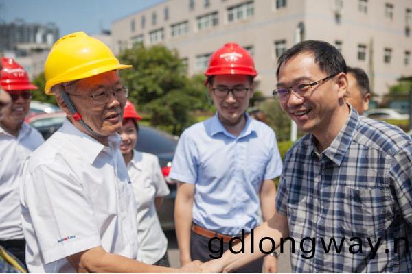 商務部郃作(zuo)司劉民強副司長一行調研山河(he)智能