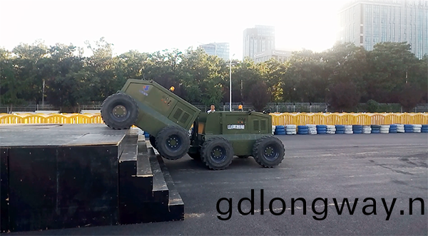 山河智能(neng)“龍馬一號”驚(jing)豔亮相世界機器人大會