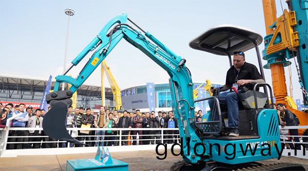 不服來戰！山河智能(neng)展檯(tai)有大(da)禮等妳(ni)挐