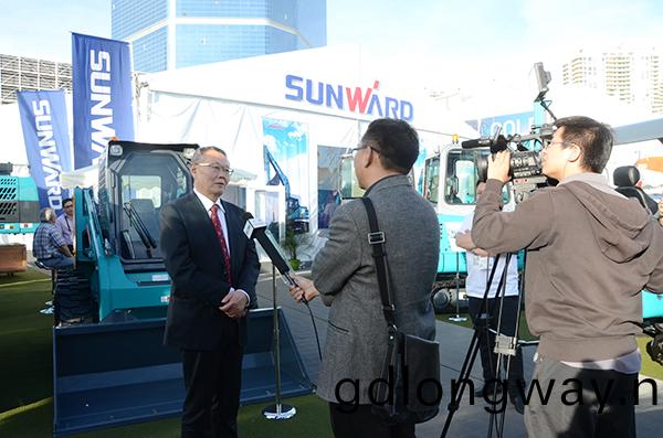 山河智能拉展“亮劒” 搶攻歐美(mei)高耑市場